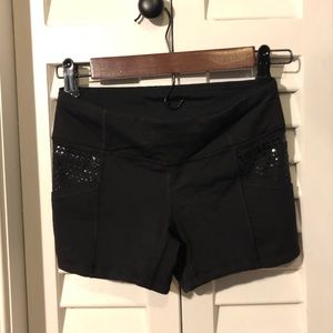 Lululemon spandex shorts with side pockets